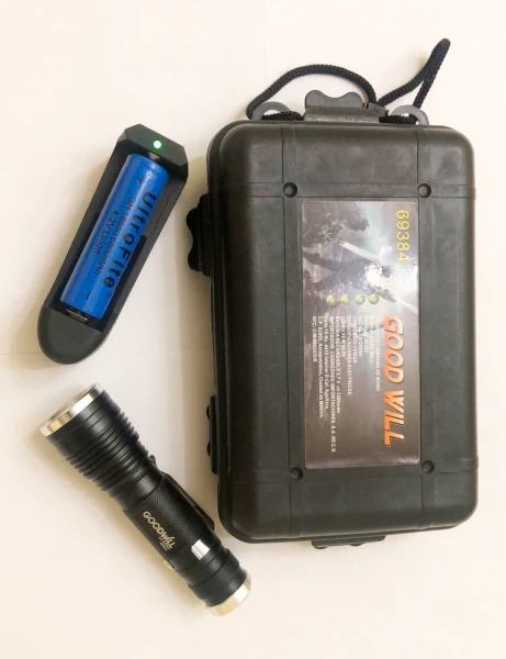 Фонарь универсальный Без бренда Good will 69384 от аккумулятора 3 режима+ZOOM черный