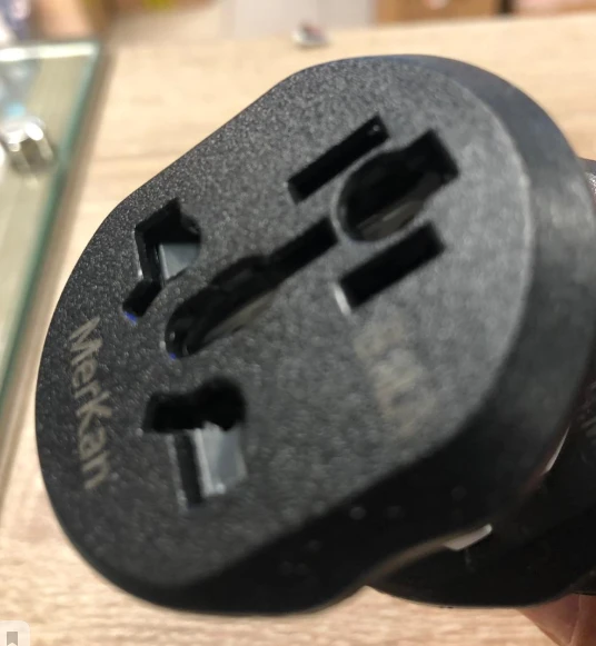 Сетевой переходник Live Power K1616 универсальный 1р.С/З черный (1/20/400)