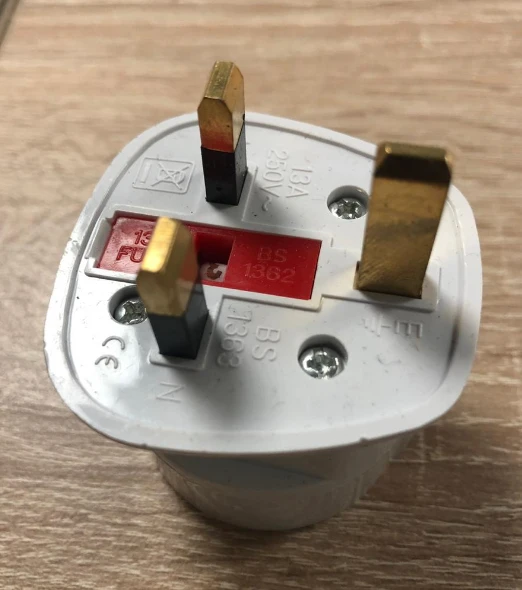 Сетевой переходник Без бренда "Три ноги" 1р.Б/З китайская вилка белый